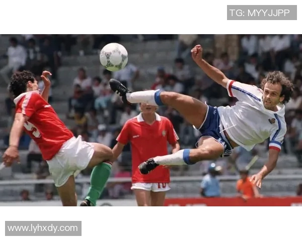 世界足坛传奇球星的辉煌历程与影响力探讨