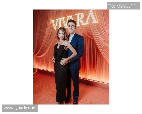 巴西足球明星卡卡的妻子生活揭秘与爱情故事分享