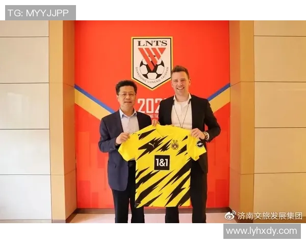 足球明星在中国的友好表现与文化交流的深度探讨